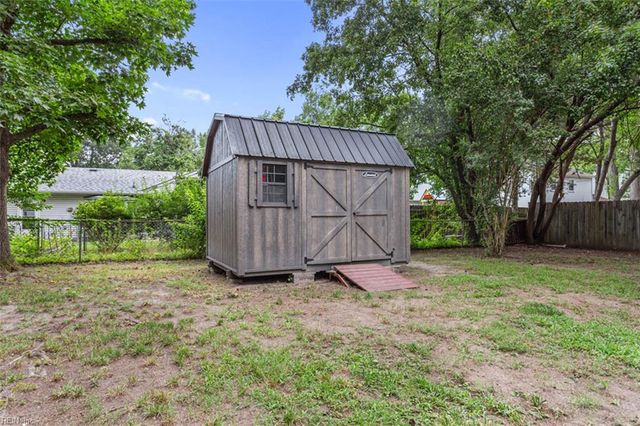 18 Philmont DR, Hampton, VA 23666