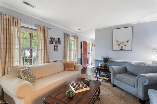 18 Philmont DR, Hampton, VA 23666
