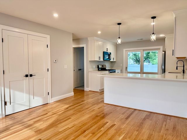 71 Bolivar St C, Canton, MA 02021