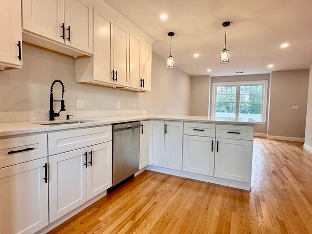 71 Bolivar St C, Canton, MA 02021