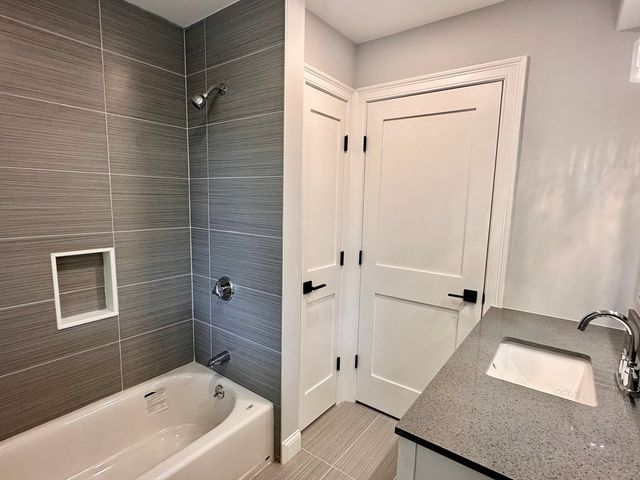 71 Bolivar St C, Canton, MA 02021