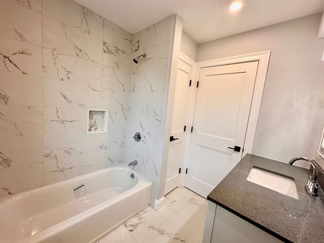 71 Bolivar St C, Canton, MA 02021