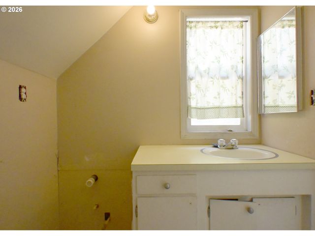 1710 Sw 2ND St, Mc Minnville, OR 97128