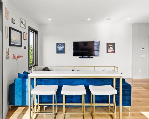 191 Condor St 9, Boston, MA 02128