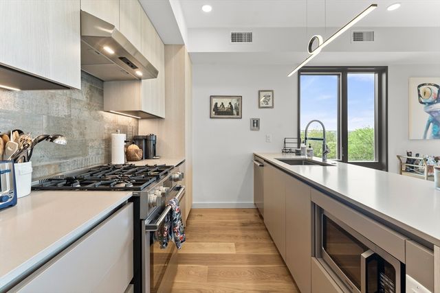 191 Condor St 9, Boston, MA 02128