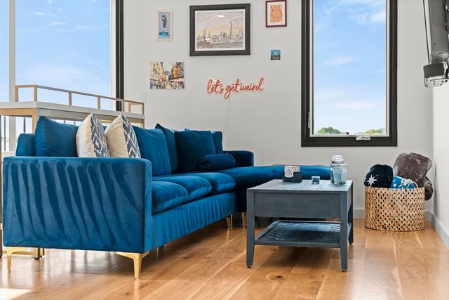 191 Condor St 9, Boston, MA 02128