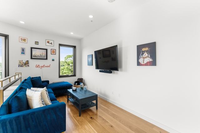 191 Condor St 9, Boston, MA 02128