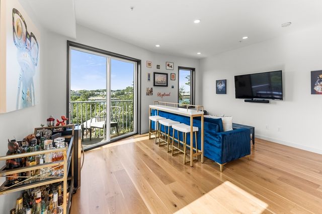 191 Condor St 9, Boston, MA 02128