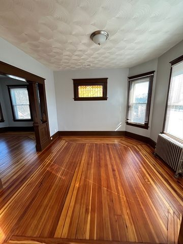 40 Orchard St, Chicopee, MA 01013