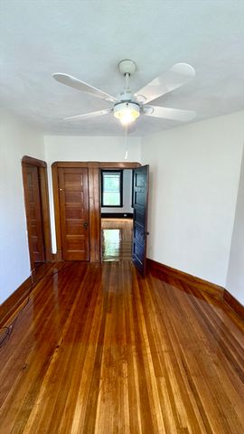 40 Orchard St, Chicopee, MA 01013