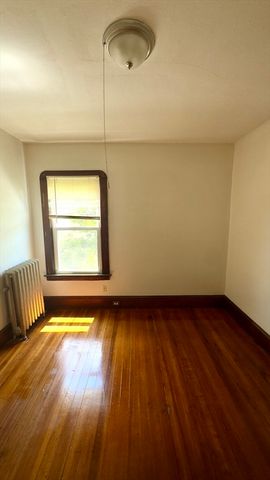 40 Orchard St, Chicopee, MA 01013