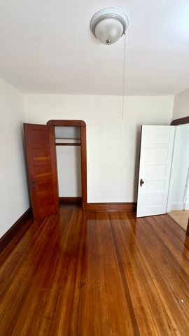 40 Orchard St, Chicopee, MA 01013