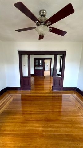 40 Orchard St, Chicopee, MA 01013