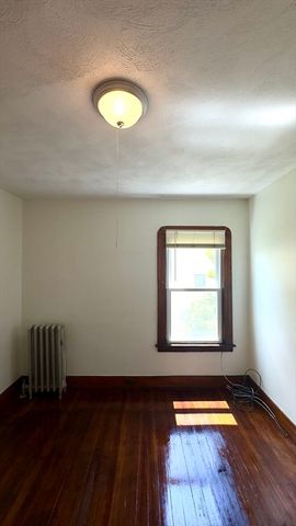 40 Orchard St, Chicopee, MA 01013