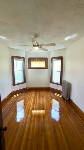 40 Orchard St, Chicopee, MA 01013