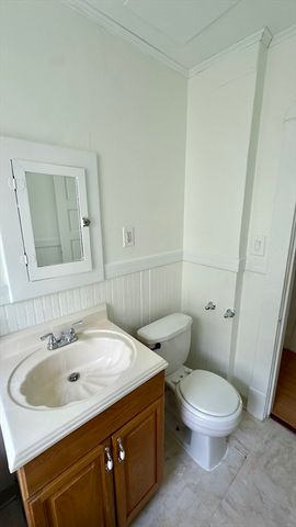 40 Orchard St, Chicopee, MA 01013