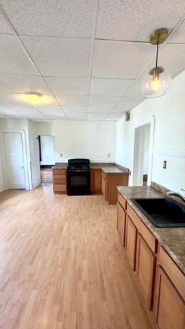 40 Orchard St, Chicopee, MA 01013