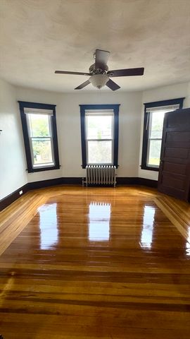 40 Orchard St, Chicopee, MA 01013
