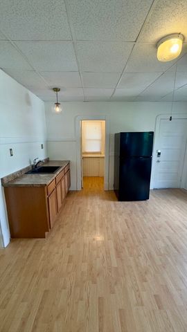 40 Orchard St, Chicopee, MA 01013