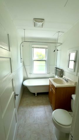 40 Orchard St, Chicopee, MA 01013