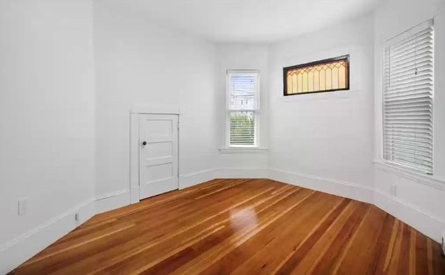 40 Orchard St, Chicopee, MA 01013