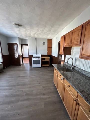 40 Orchard St, Chicopee, MA 01013