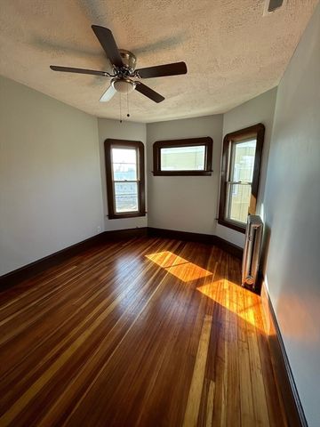 40 Orchard St, Chicopee, MA 01013