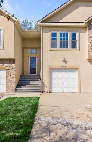 742 S WOODSON Lane, Gardner, KS 66030