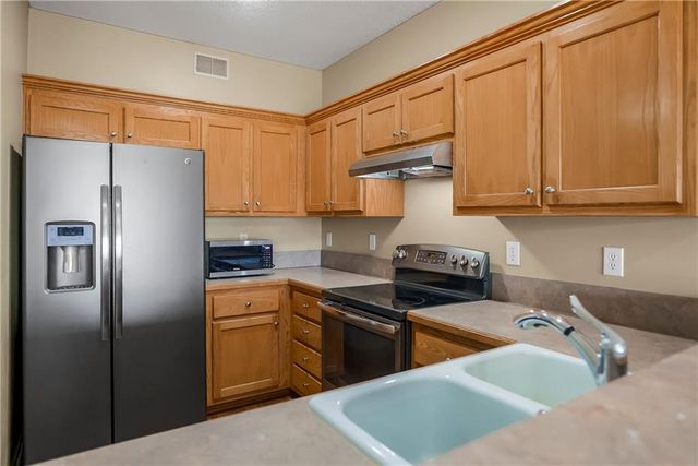 742 S WOODSON Lane, Gardner, KS 66030