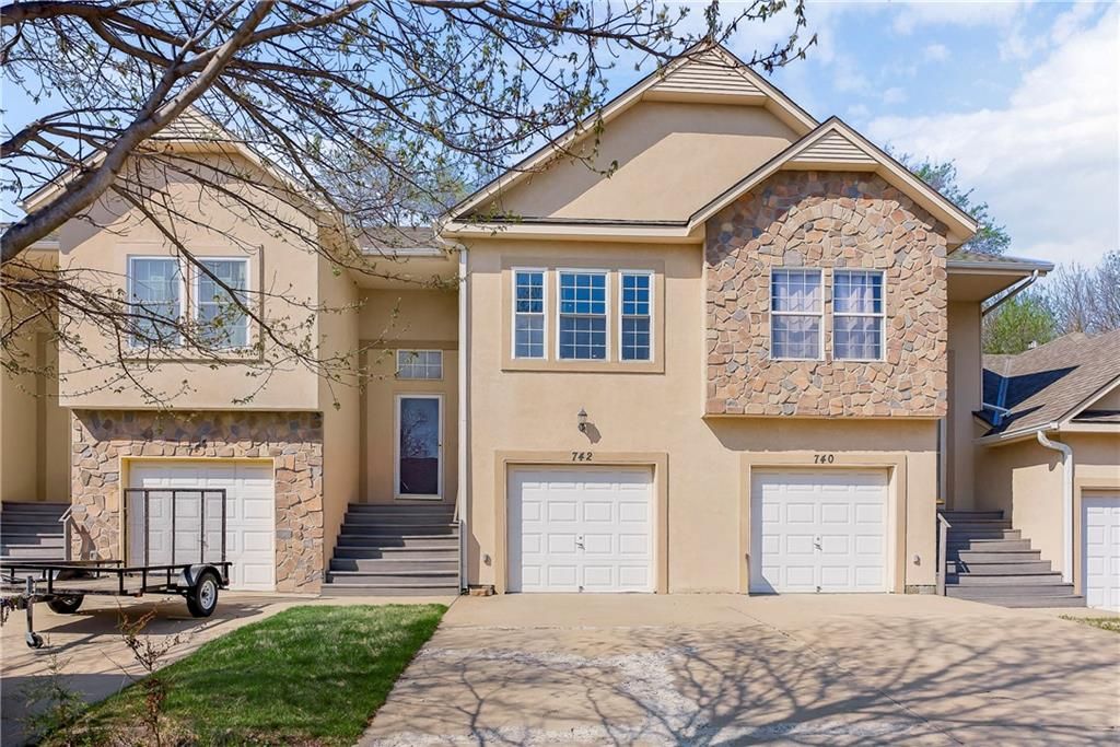 742 S WOODSON Lane, Gardner, KS 66030