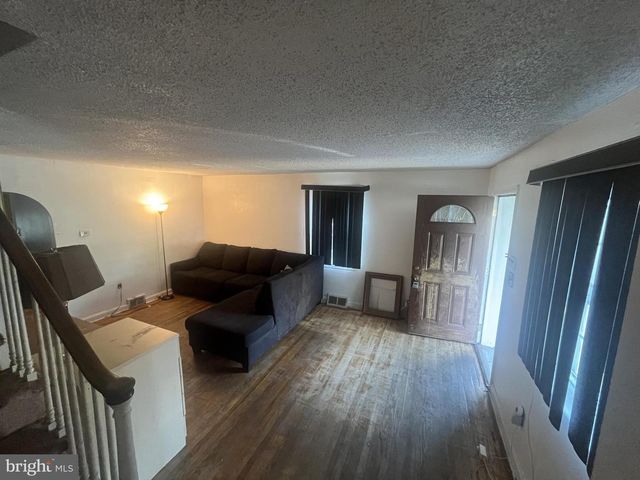 2526 SANDELAND ST, Chester, PA 19013