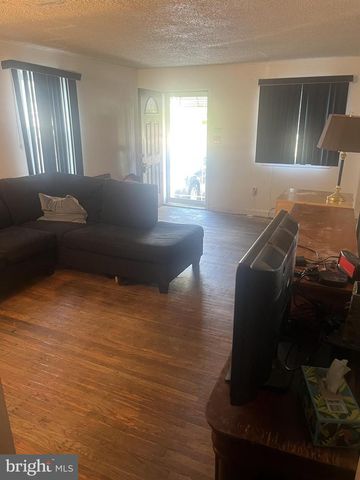 2526 SANDELAND ST, Chester, PA 19013