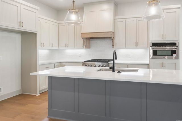 288 Middleton Place Drive, Benton, AR 72019