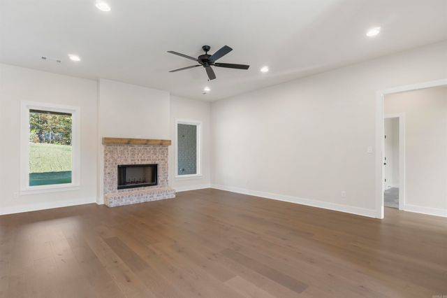 288 Middleton Place Drive, Benton, AR 72019