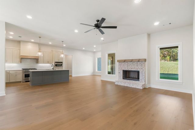 288 Middleton Place Drive, Benton, AR 72019