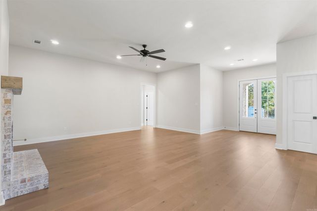 288 Middleton Place Drive, Benton, AR 72019