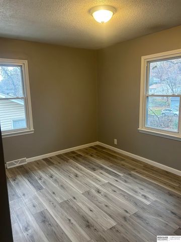 7602 Davis Circle, Omaha, NE 68134