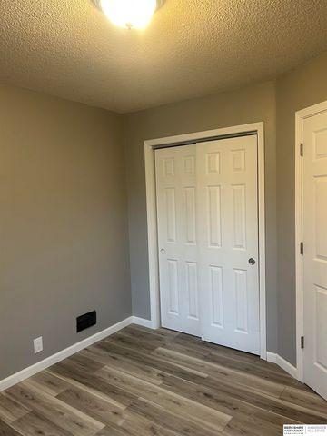 7602 Davis Circle, Omaha, NE 68134