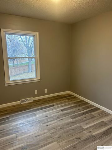 7602 Davis Circle, Omaha, NE 68134