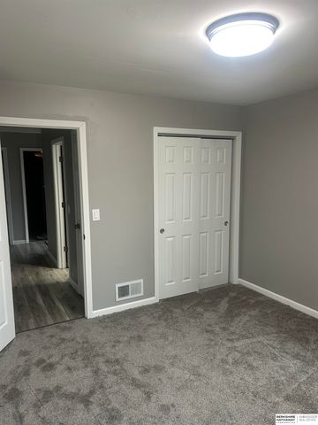 7602 Davis Circle, Omaha, NE 68134