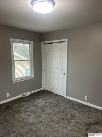 7602 Davis Circle, Omaha, NE 68134