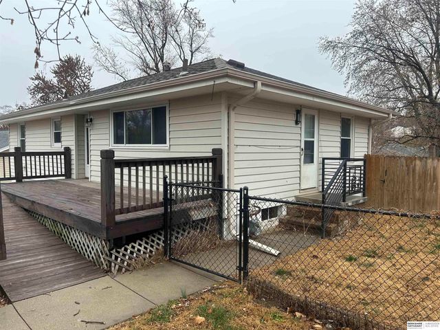 7602 Davis Circle, Omaha, NE 68134