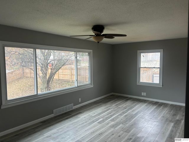 7602 Davis Circle, Omaha, NE 68134