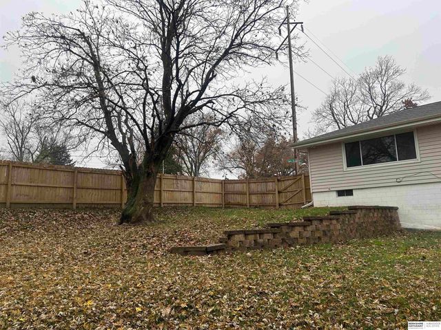 7602 Davis Circle, Omaha, NE 68134