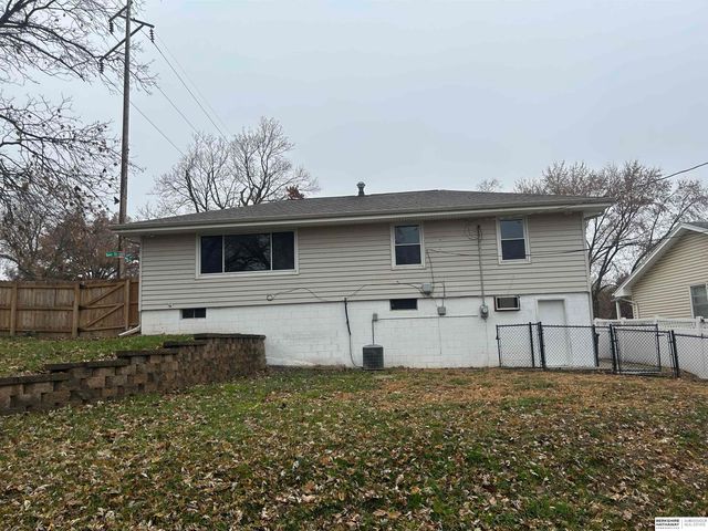 7602 Davis Circle, Omaha, NE 68134