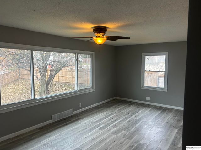 7602 Davis Circle, Omaha, NE 68134