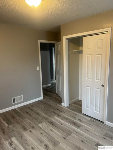 7602 Davis Circle, Omaha, NE 68134