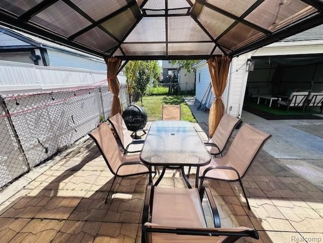 4592 Helen St, Dearborn, MI 48126