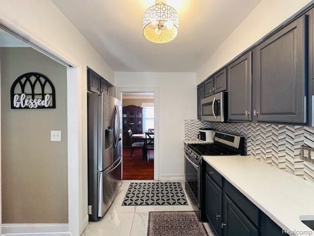 4592 Helen St, Dearborn, MI 48126