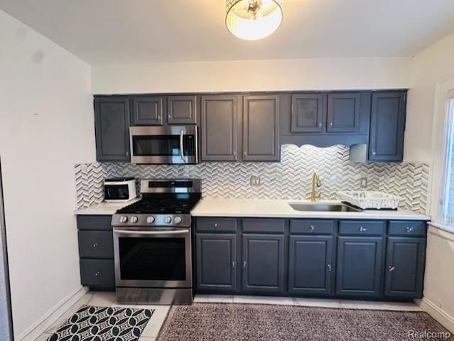 4592 Helen St, Dearborn, MI 48126